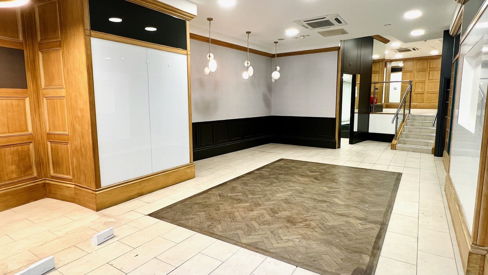 32 Cornhill, Bank image