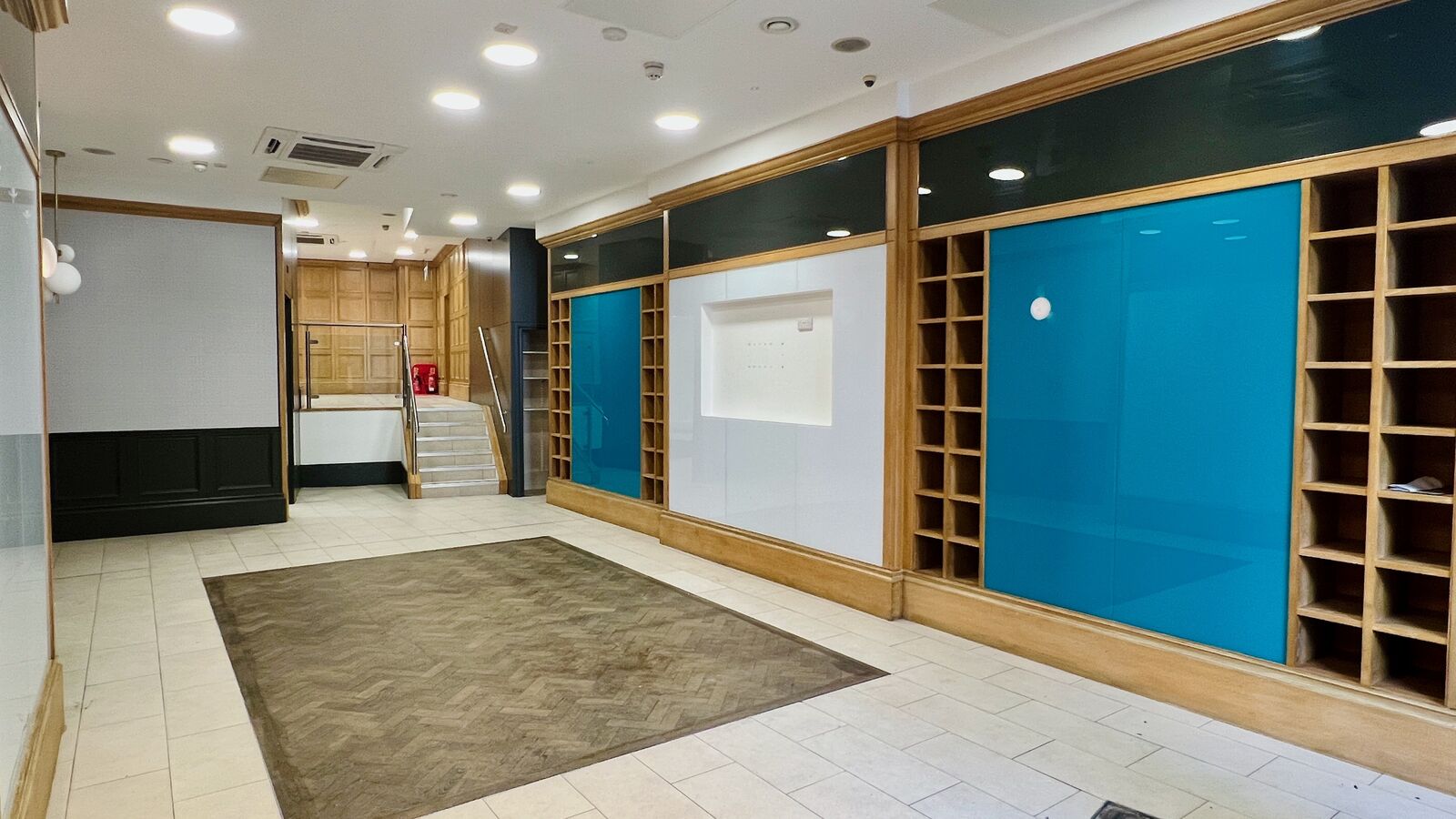 32 Cornhill, Bank image