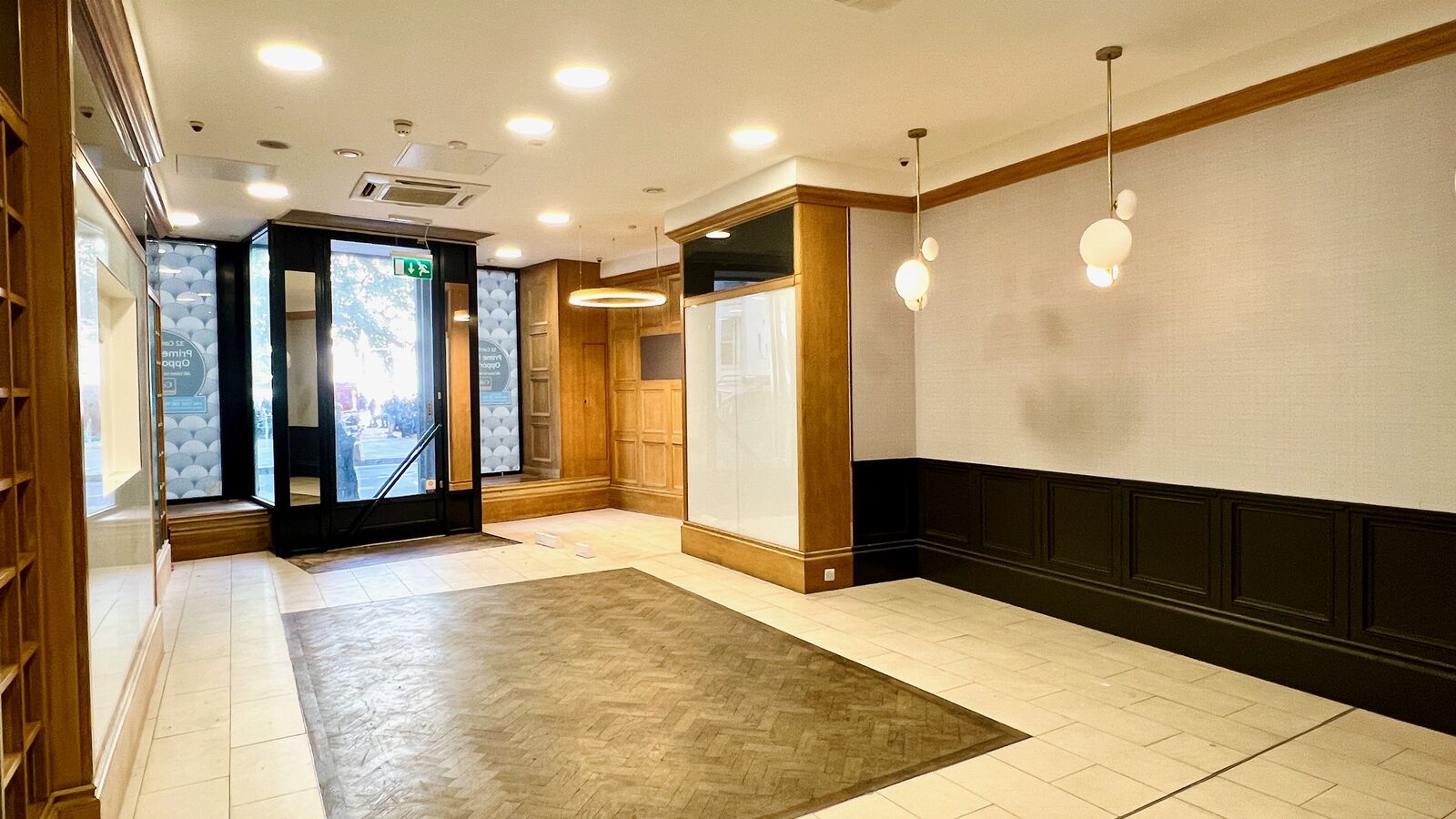 32 Cornhill, Bank image