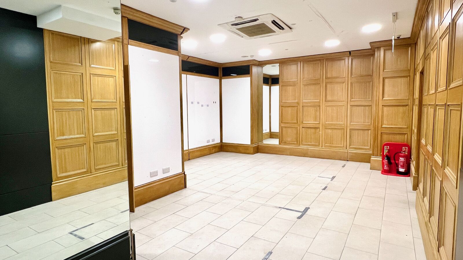 32 Cornhill, Bank image