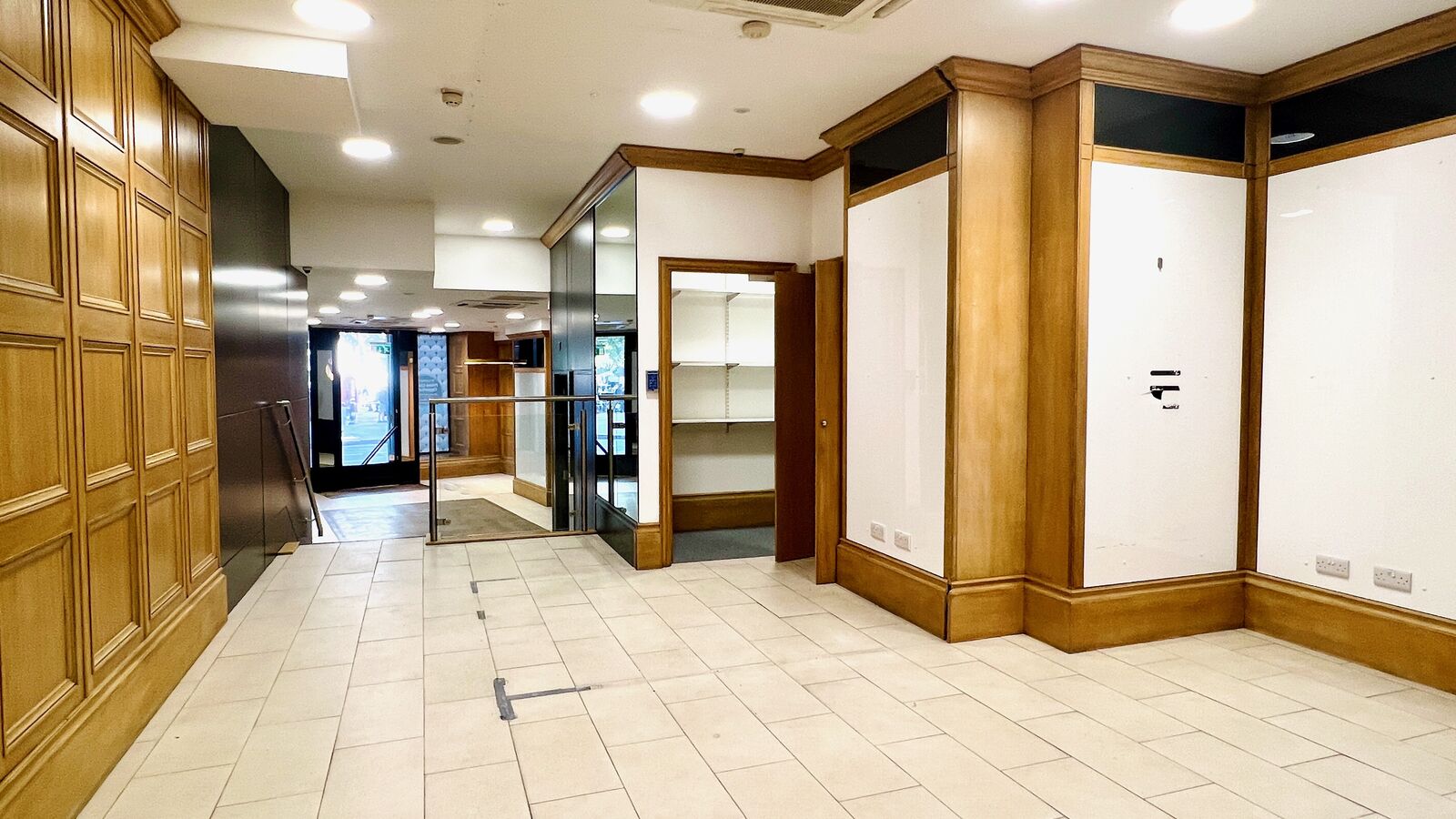 32 Cornhill, Bank image