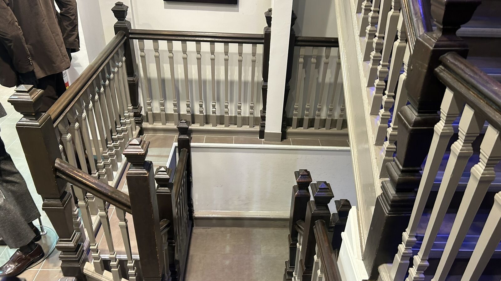 49-50A New Street image